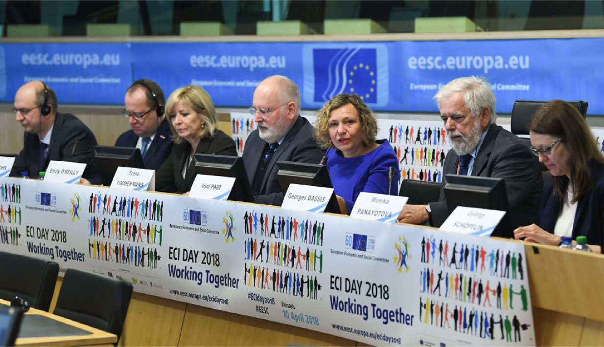 Die Europäische Bürgerbeauftragte Emily O’Reilly mit dem Ersten Vizepräsidenten der Kommission Frans Timmermans, dem Präsidenten des Europäischen Wirtschafts- und Sozialausschusses Georges Dassis und der stellvertretenden Ministerin für den bulgarischen EU-Ratsvorsitz Monika Panayotova auf dem Tag der Europäischen Bürgerinitiative 2018.