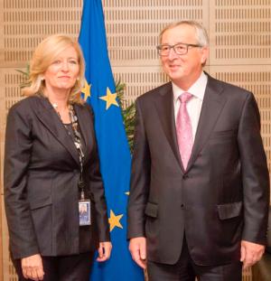 Europejska Rzecznik Praw Obywatelskich z przewodniczącym Komisji Europejskiej Jeanem‑Claudem Junckerem.