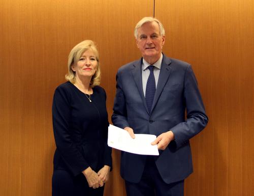 Emily O’Reilly susrela se u Strasbourgu s Michelom Barnierom, glavnim pregovaračem EU-a iz Radne skupine za Brexit.