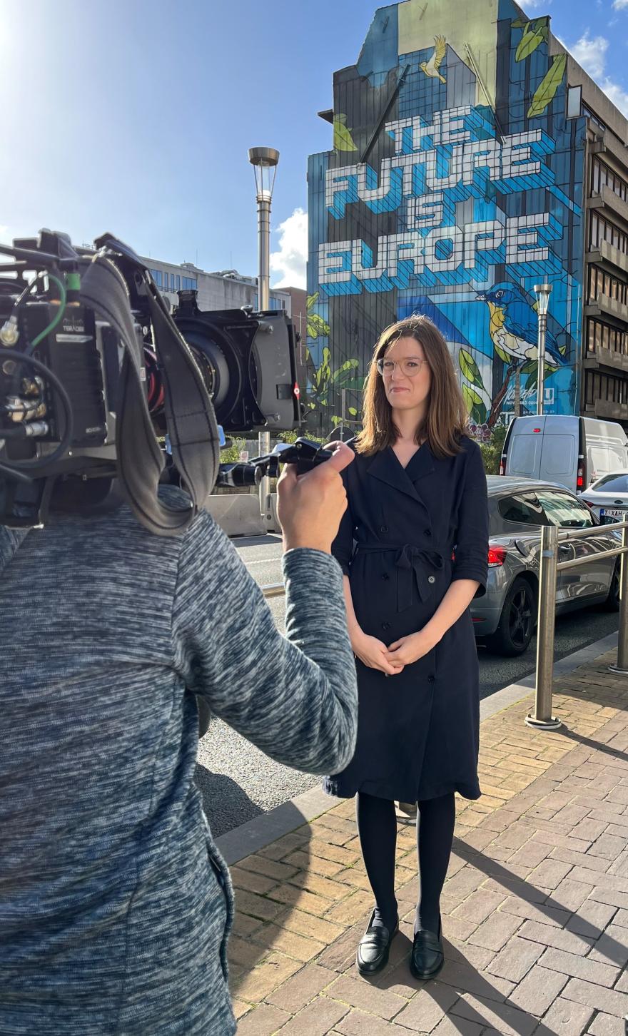 Tijdens het filmen van de video’s op de Schumanrotonde in Brussel