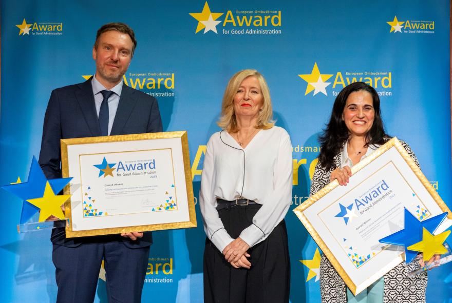 The European Ombudsman with representatives from the Award for Good Administration winning project: Cristina Ribeiro from the Office of the Prosecutor of the International Criminal Court and Matevz Pezdirc from Eurojust
