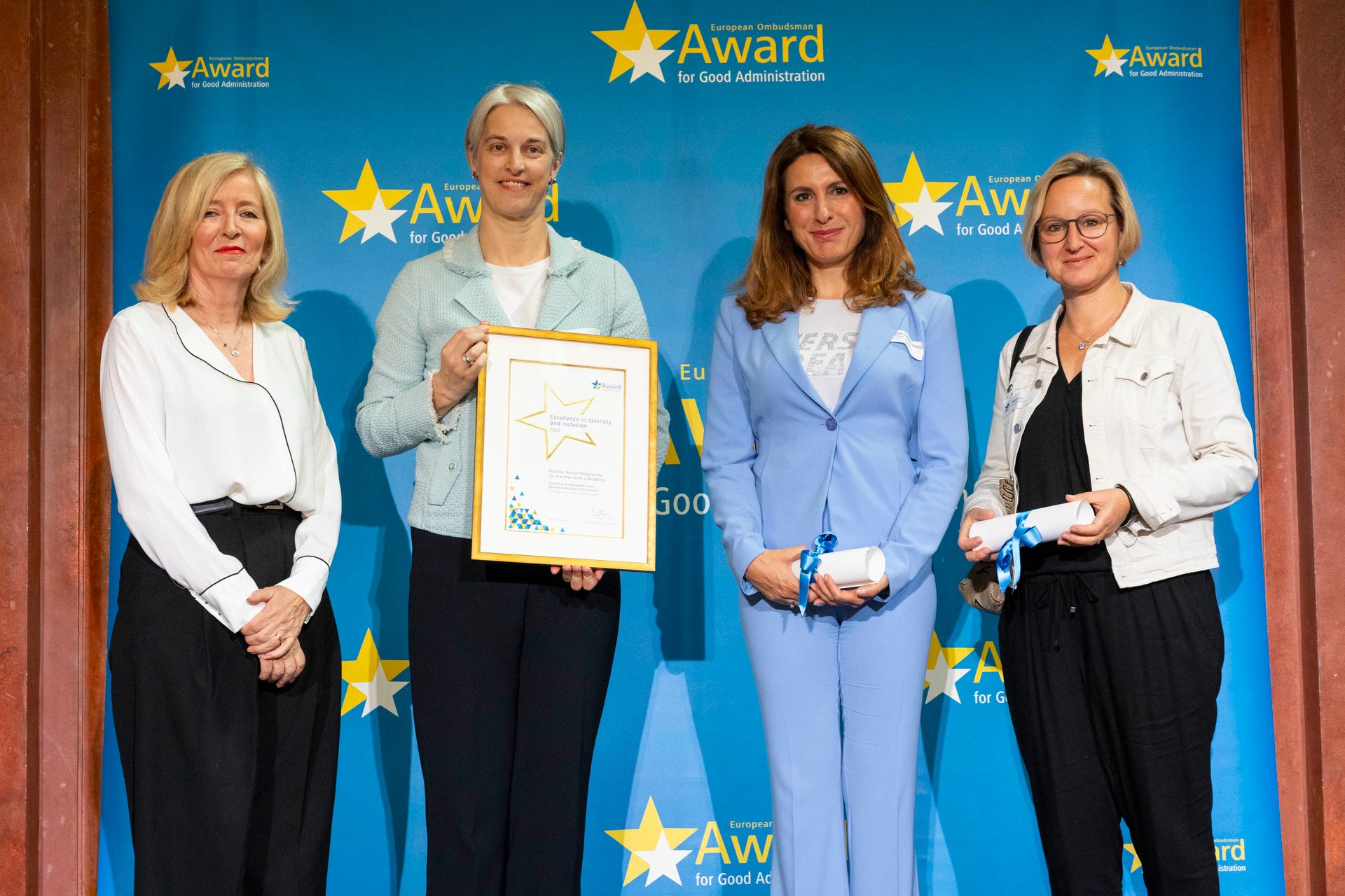 Smile, Mammal, Sleeve