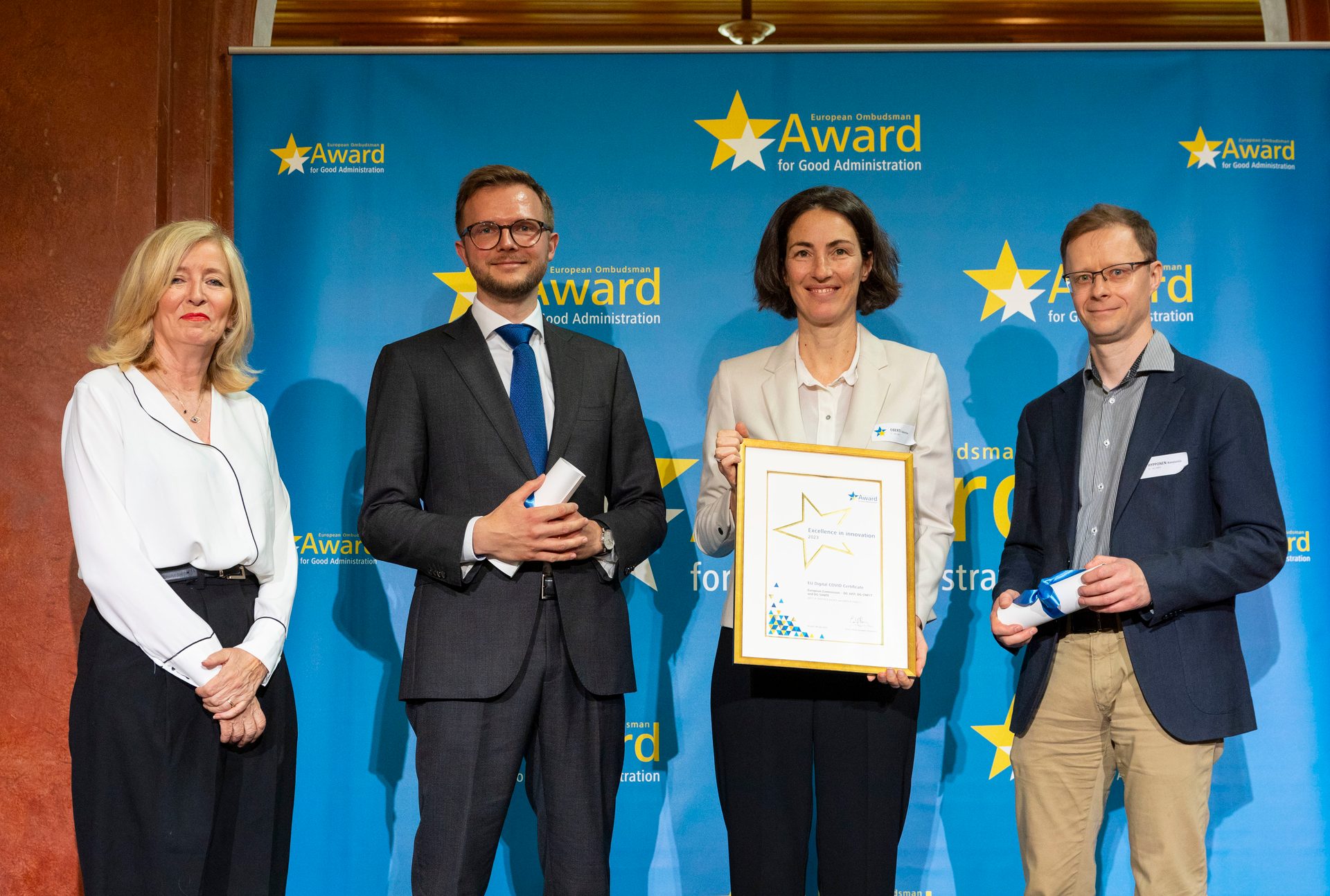 Suit trousers, Smile